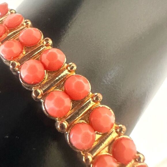 Peach beaded gold tone bangle bracelet - Picture 4 of 8